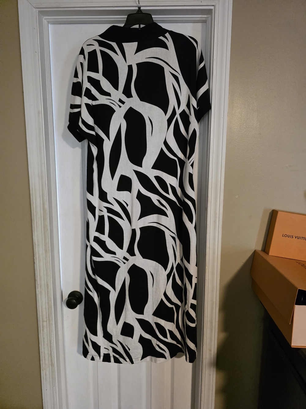 Black & White V-Neck Patterned Women's Dress - Picture 2 of 2